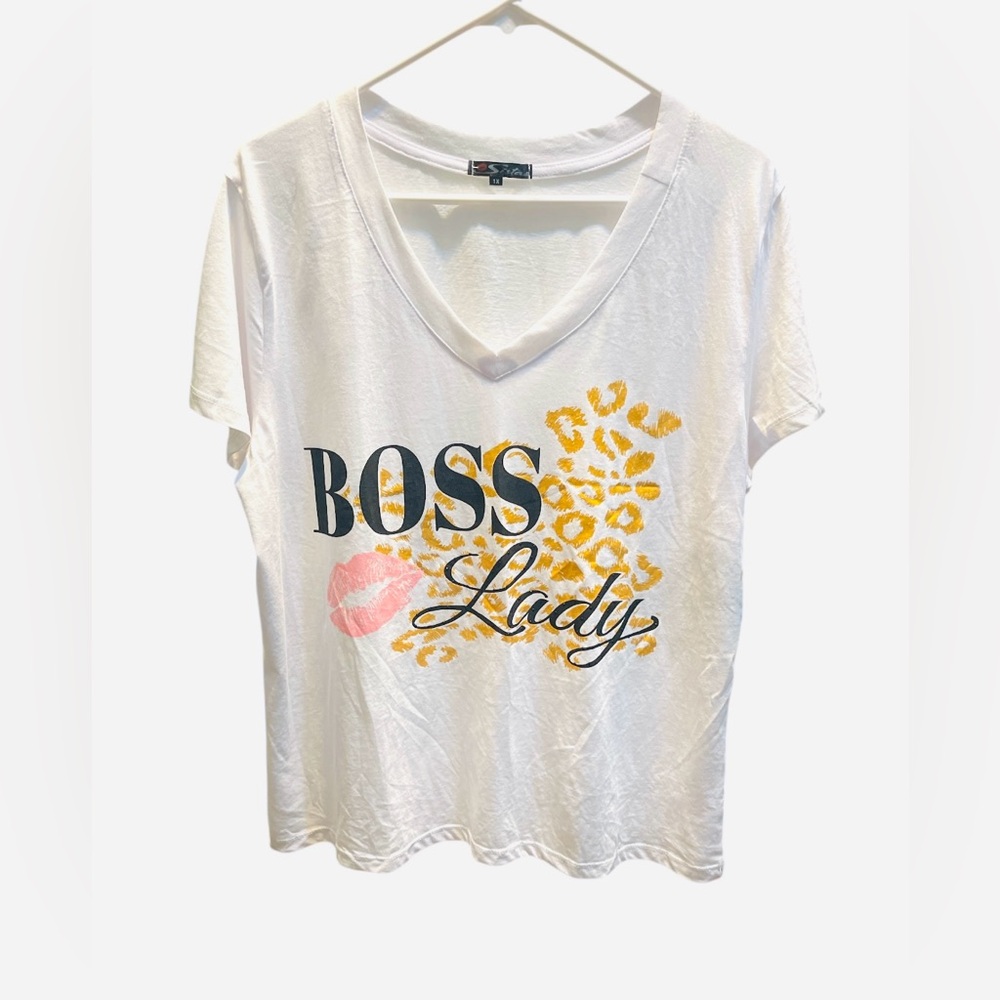 💎🌷🧡Chic White Graphic Tee with Leopard Print